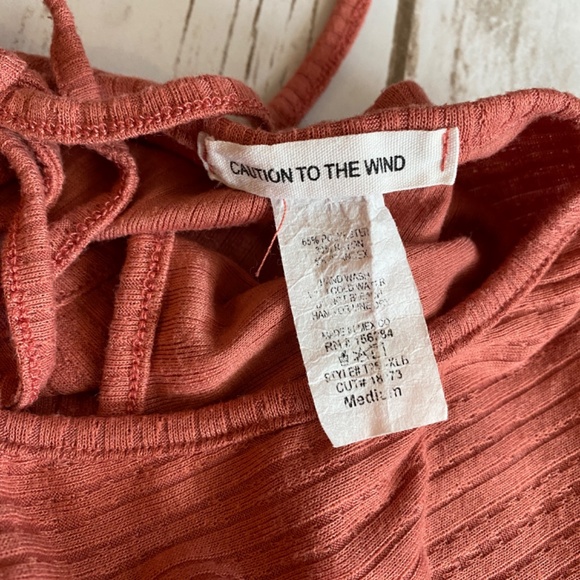 Caution To The Wind Crop Top Peach Size Medium - Picture 3 of 3